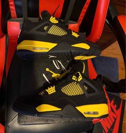 Air Jordan 4 Thunder Black Yellow Sneakers