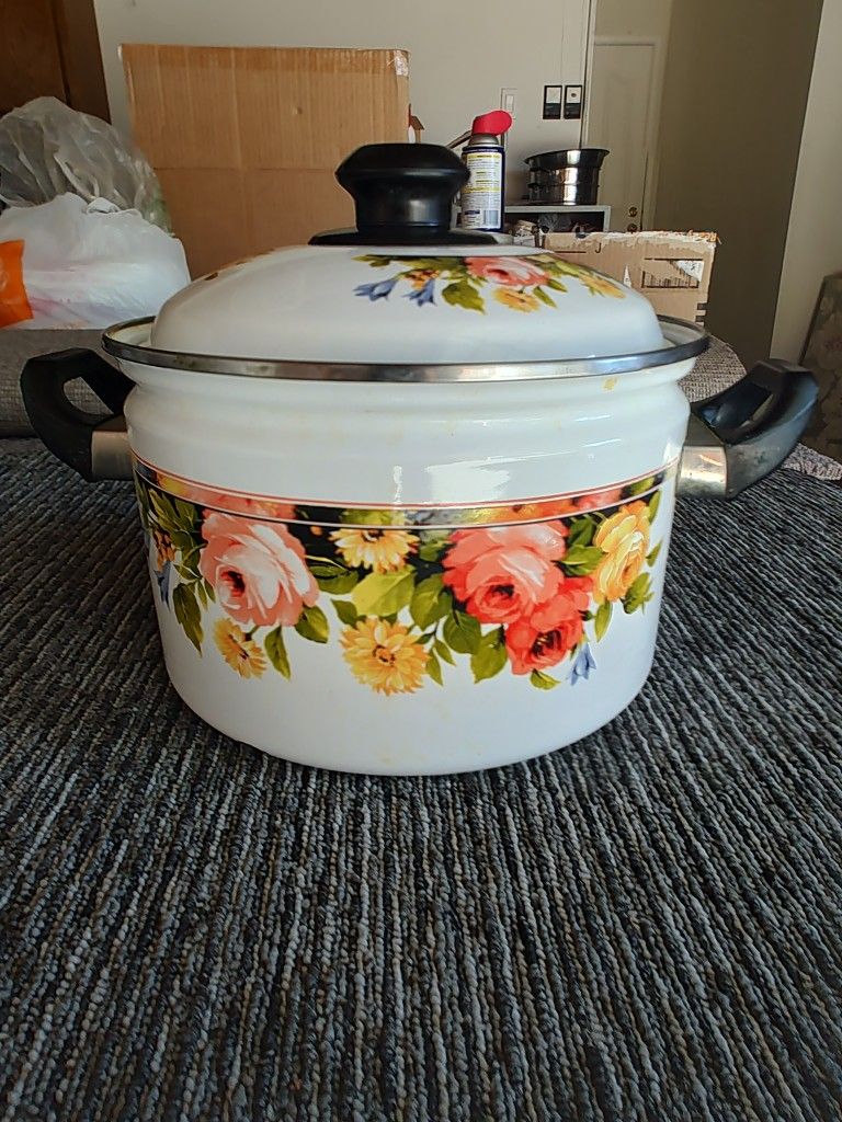 Old Vintage Enamel Flower Storage / Cooking Pot