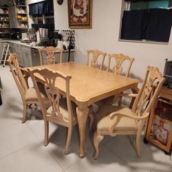 Solid Wood Dining Table With 6 Cushioned Chairs & 2 Leafs