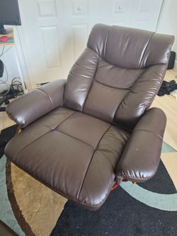 Recliner with foot rest