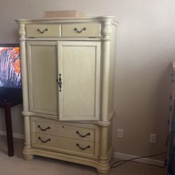 Armoire Tan