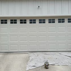 Garage Doors / Puertas De Garage 