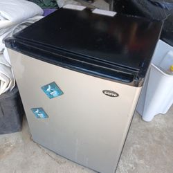 Mini Fridge 