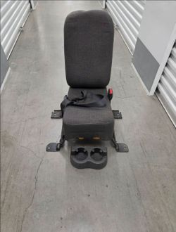 2006 Ford econoline front middle seat