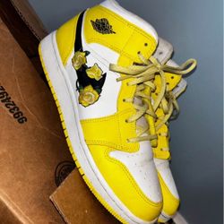Women’s Air Jordan 1 Mid SE GS 'Rose Patch - Dynamic Yellow'