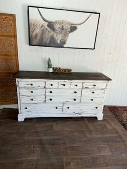 BEAUTIFUL SOLID WOOD FARMHOUSE BUFFET/TV STAND OR DRESSER OR ENTRY WAY$$200  ! DELIVERY AVAILABLE $20 MORE