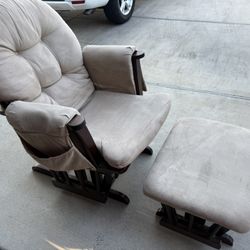 Solid Hardwood Rocking Chair with Ottoman