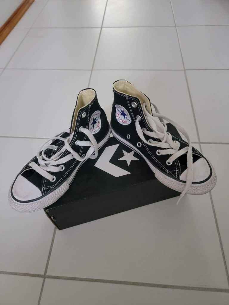 Converse All Star Kids High Top Sneakers Like New 12 Youth