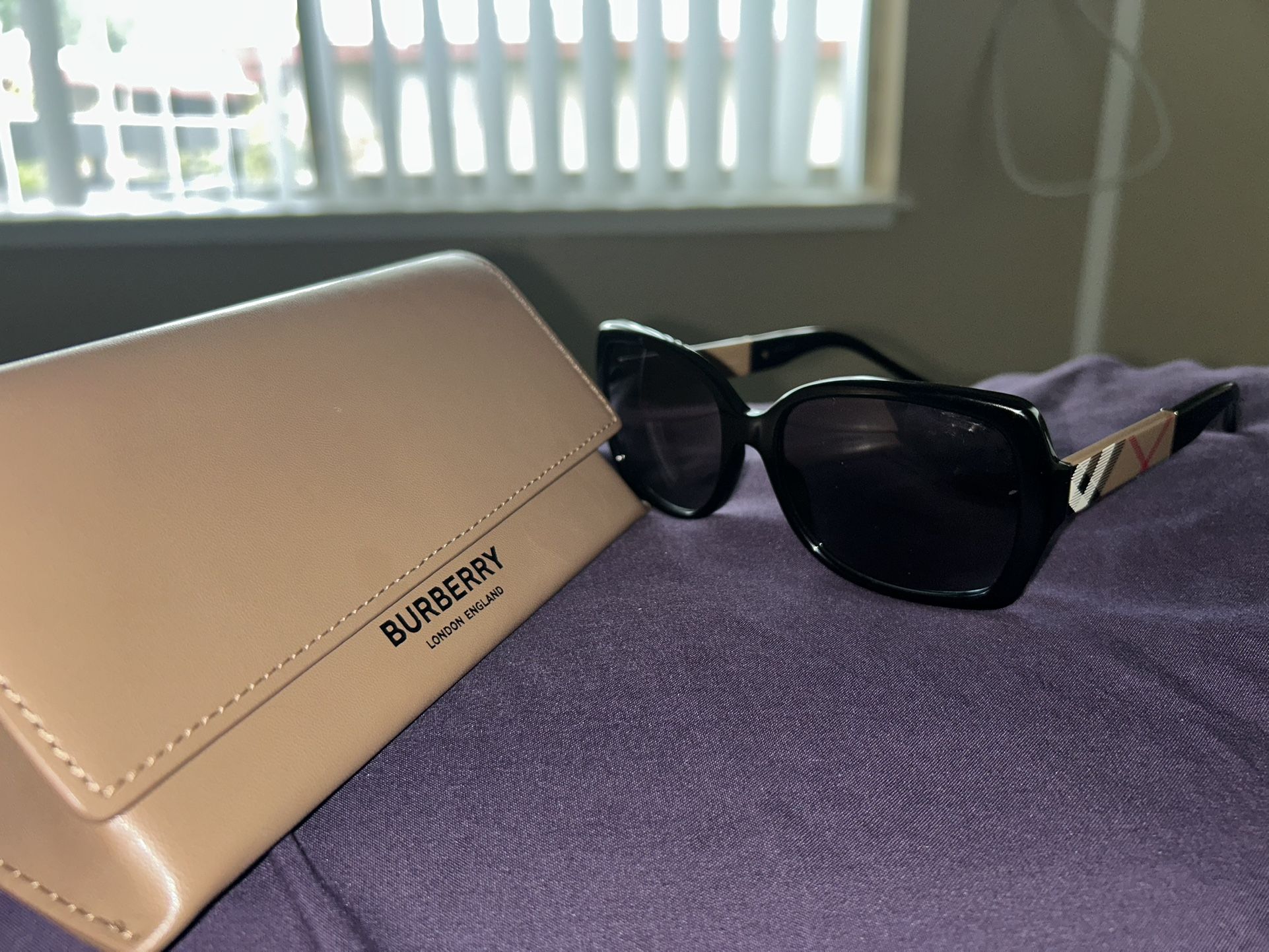 Burberry Glasses & Case