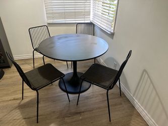 Black Round Dining Table