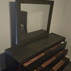 Accolade Dresser With Mirror