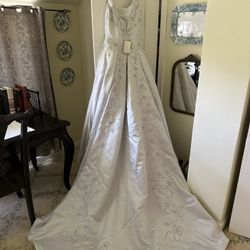 Gorgeous New Wedding Dress Size 10 (Never worn) 