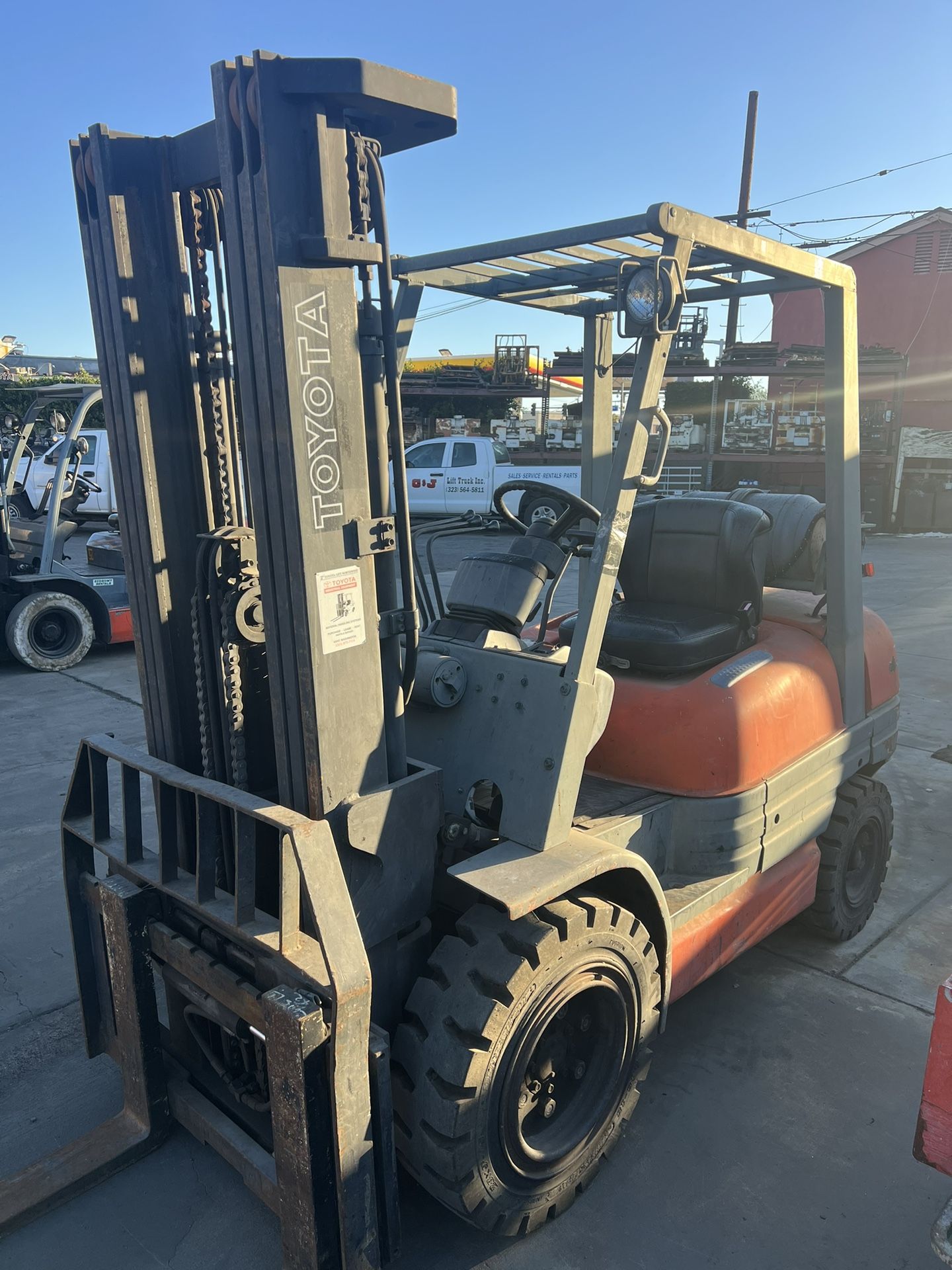 Toyota 6FGU30 6000 Lbs Capacity Pneumatic Forklift