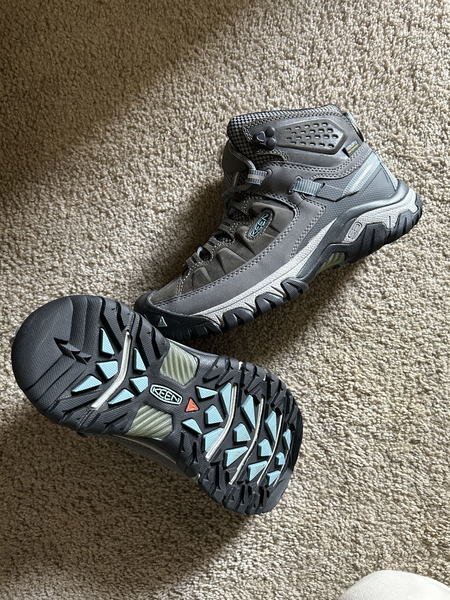 Keen Hiking Boots Woman