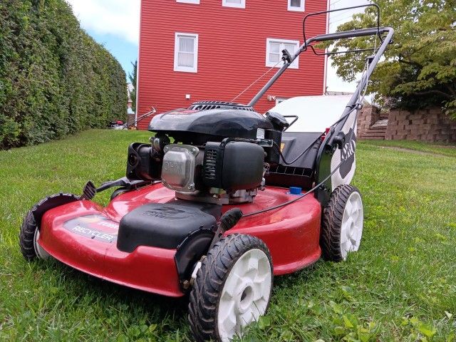 Toro 22 Recycler in Self Propelled (FWD) Lawn Mower
