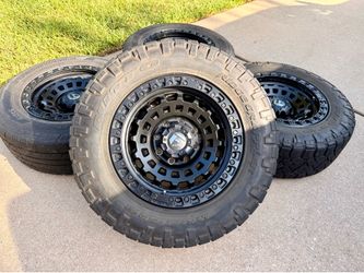 18x9 Fuel Wheels and Tires 8 Lugs Chevy Dodge Ford 8x165.1