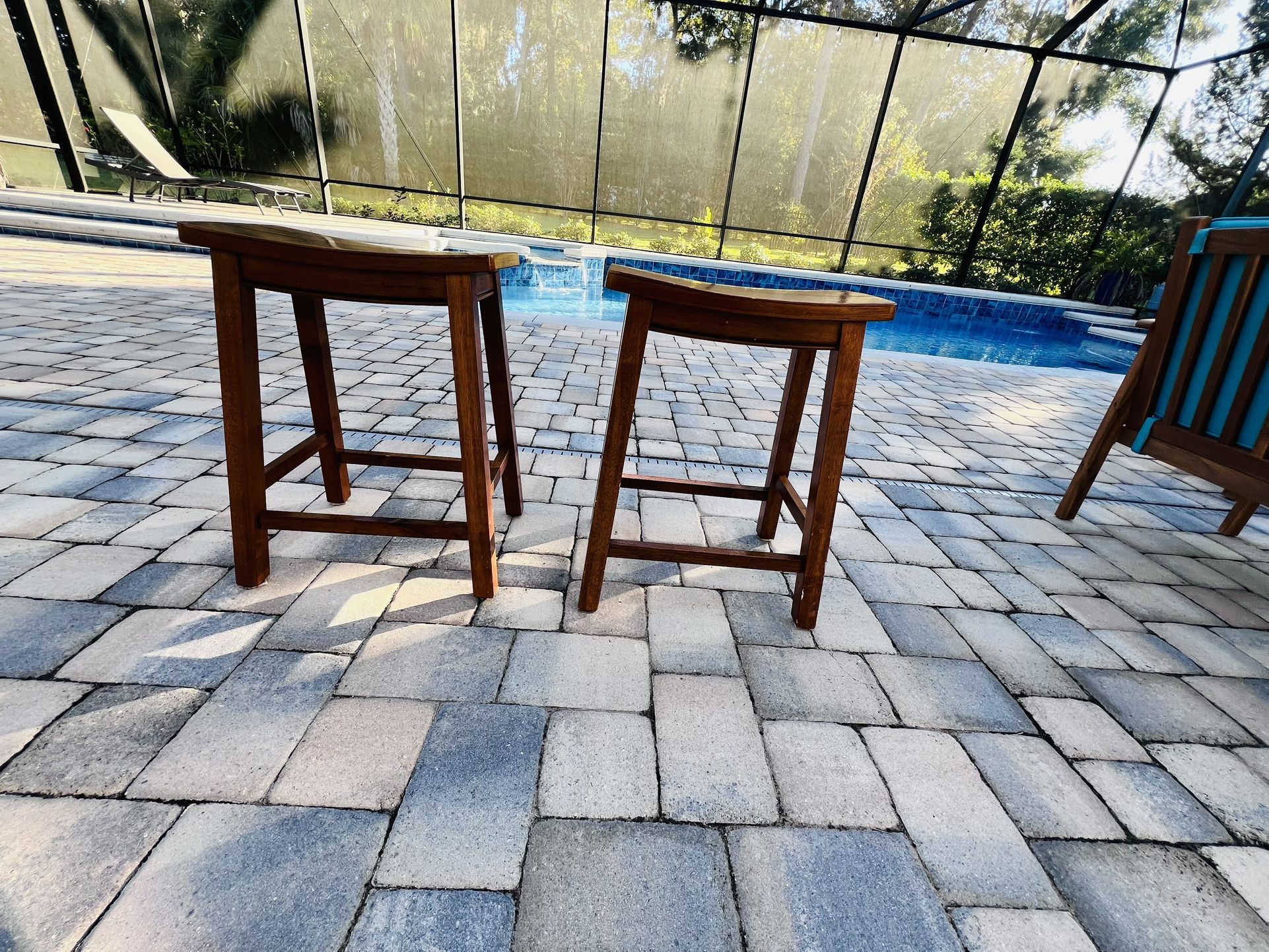 Saddle Counter Height Bar Stool