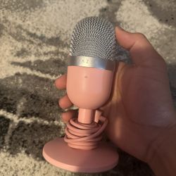 Pink Razer Seiren Mini