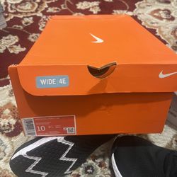 NIKE REVOLUTION 5 Size 10