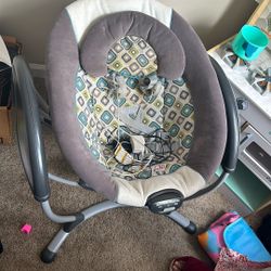 Graco Grey Swing W/ Grey Crib Mattress Included 