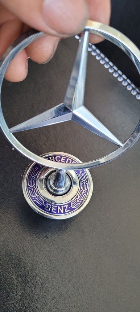   OEM MERCEDES BENZ  ORNEMENT 