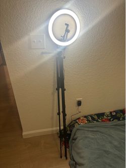 Ring light with tripod stand