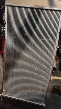 Heavy duty utility truck radiator