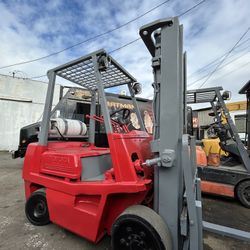 TOYOTA forklift 5,000 Lb 3 Stage RUNS GREAT 