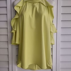 Available by Ángela fashion, Short-sleeved blouse with low shoulders, yellow color, with collar and two-button closure on the back, 100% polyester