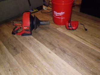 Milwaukee Snake cordless with charger