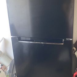 Apartment Size Refrigerator 