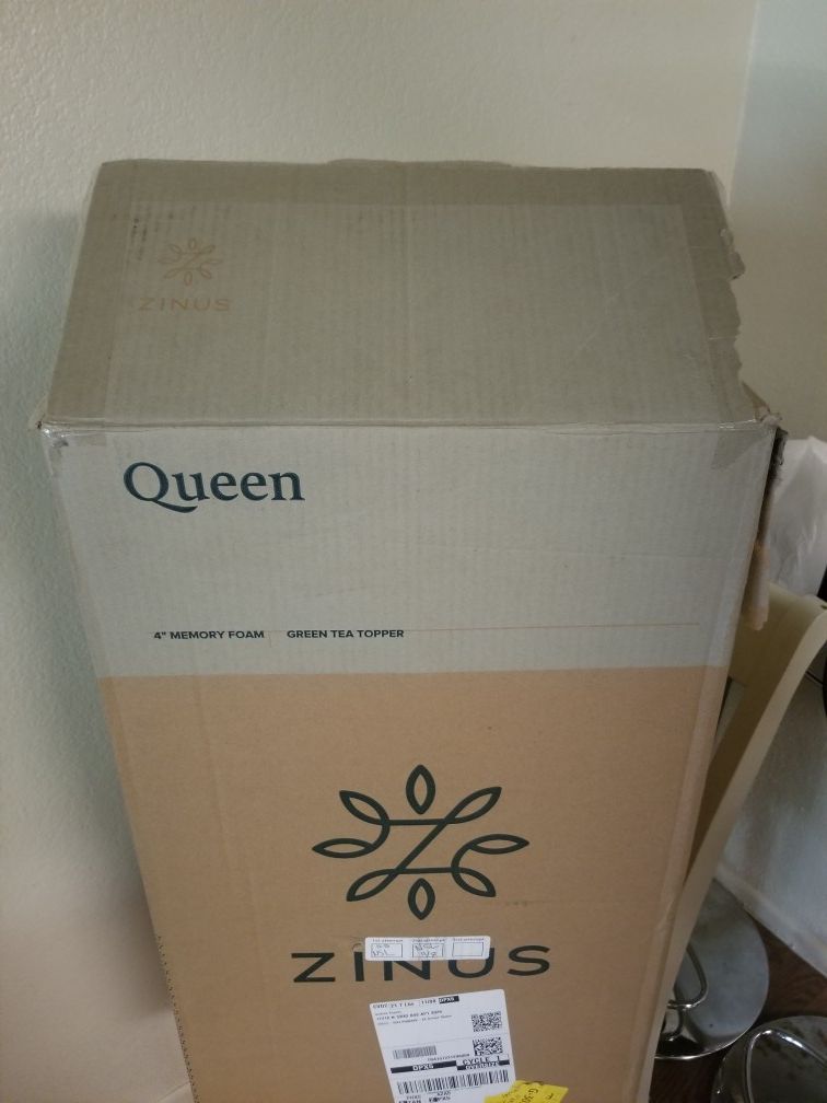 Queen 4" Mattress topper Brand new just box got open