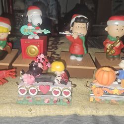 Peanuts Charlie brown figurines