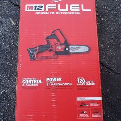 Milwaukee M12 Fuel Hatchet 6" Prunning Saw Kit 