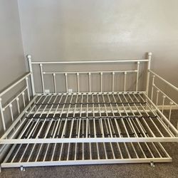 Full Size Day Bed With Trundle 