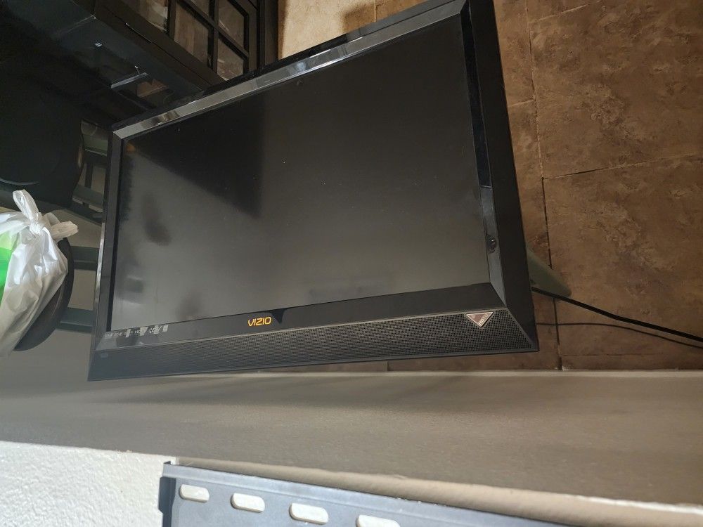 VIZIO E320VL 32-inch 720p LCD HDTV