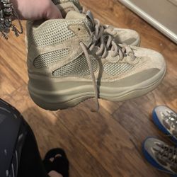 Yeezy boots Kids Size 4
