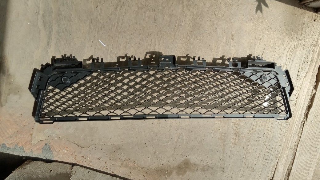 2012 To 2015 MERCEDES C250 GRILL