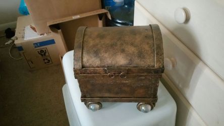 Metal trinket box