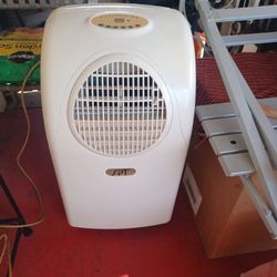 Nice Used Portable SPT Air Conditioner 1220-E.  Needs Window Kit. 