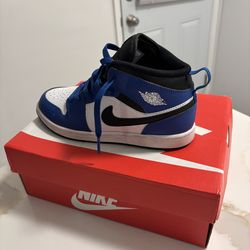 Jordan 1s size 3 blue