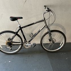 BICYCLE GIANT 21 SPEED SIZE 26 BRAND NEW