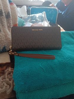 Michael Kors Logo Wallet