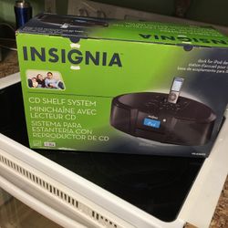 Insignia am fm ipod book case radio