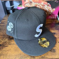 Supreme “Charectars S Logo” New Era Fitted Sz 7 1/2 Black