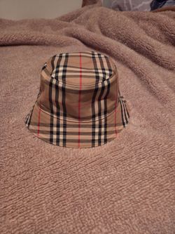 Burberry bucket hat