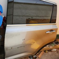 2014 - 2019 Toyota Highlander Rear Left Door