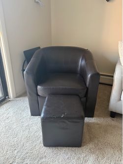 Black Swivel Lounge Chair