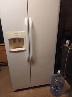 Refrigerator frigidaire 