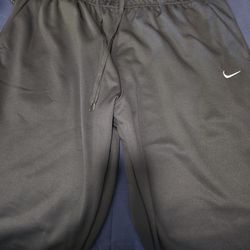 New Nike Therma  Fit